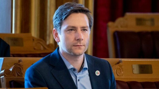 Andreas Sjalg Unneland mener tiden er inne for å rulle ut gratis barnehage til alle. Neste uke starter forhandlingene om revidert budsjett med Ap og Sp.