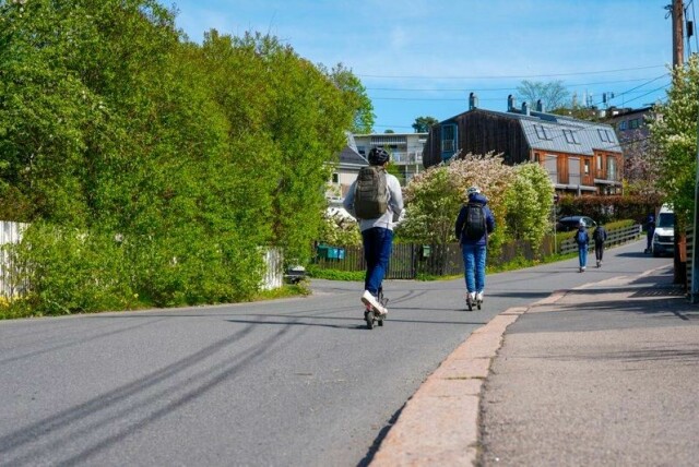 Veldig praktisk, men bøtene er skyhøye om man blir tatt for å kjøre sparkesykkel i påvirket tilstand.