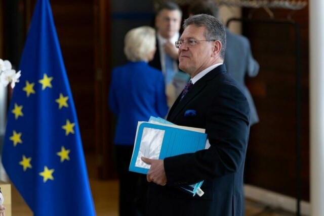 Samtalene mellom EU og USA går i riktig retning, mener handelskommissær Maros Sefcovic.