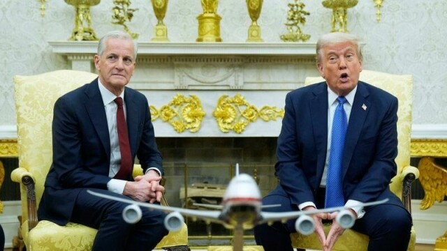 'Skam dere, Norge!', skriver den svenske sjefredaktøren Peter Wolodarski etter at statsminister Jonas Gahr Støre og finansminister Jens Stoltenberg møtte USAs president Donald Trump i Det hvite hus.