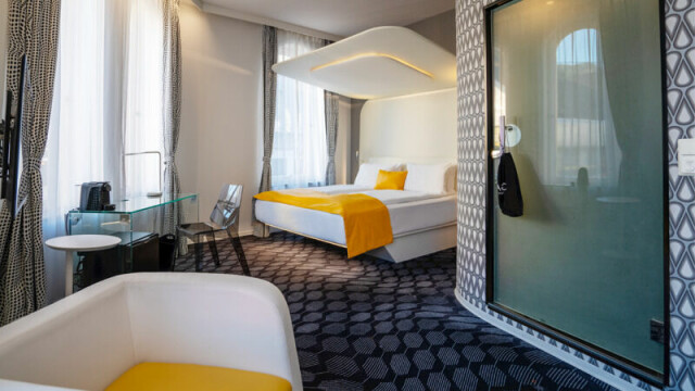 Magic Hotels har samarbeidet med interiørarkitekten Karim Rashid om utformingen av hotellene i Bergen.