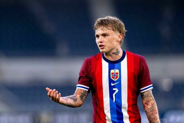 Isak Hansen-Aarøen avbildet i en kamp for U21-landslaget i fjor.