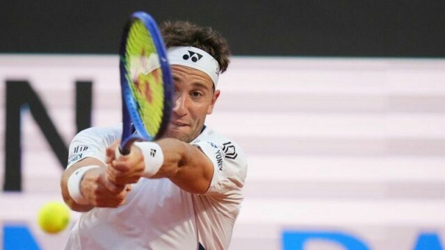 Casper Ruud i den forrige kampen i Roma mot Italias Matteo Berrettini.