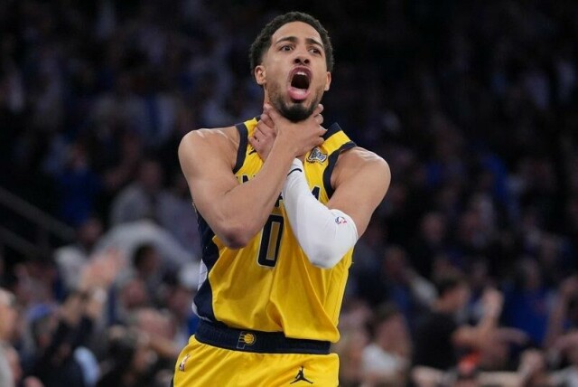 Indiana Pacers-spiller Tyrese Haliburton kopierte den legendariske «choke»-feiringen til Reggie Miller fra en kamp i 1994 da han utlignet i siste sekund av NBA-semifinalen mot New York Knicks, som ga fra seg 14 poengs ledelse i de siste minuttene.