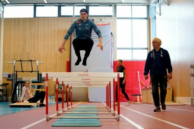 Karsten Warholm trener i den snart ti år gamle hallen på toppidrettssenteret på Sognsvann i Oslo.