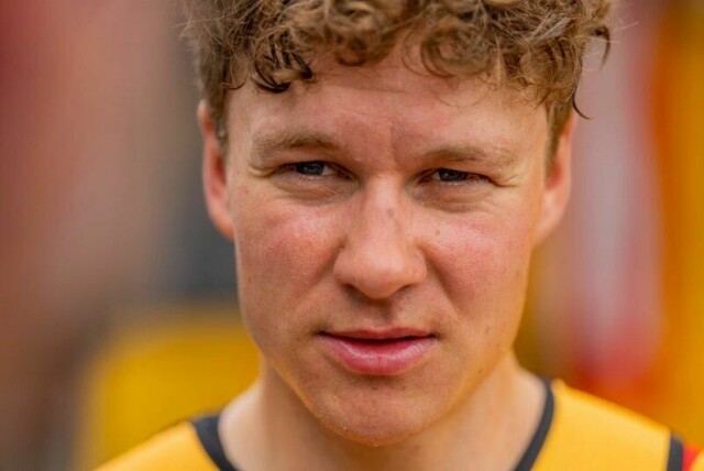 Jonas Abrahamsen slet med magen før start og maktet ikke å fullføre Paris-Roubaix.