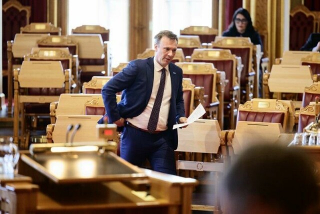Bård Ludvig Thorheim (H) er kritisk til at nye klimamål må behandles raskt i Stortinget.