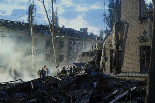 Minst tolv ble drept og 63 personer såret i rakettangrepet mot Kyiv natt til torsdag.
