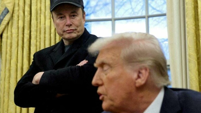 Elon Musk og Donald Trump fortografert i Det ovale kontor 11. februar, da de fortsatt var verdens beste venner.