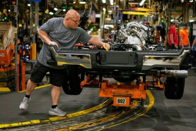 Ford lager biler i USA, blant annet på denne fabrikken i Kentucky, men produksjonen er også avhengig av bildeler som importeres fra utlandet.