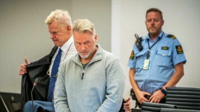 Forvaringsdømte Stig Millehaugen fotografert da begjærte seg prøveløslatt fra forvaring i Oslo tingrett i august 2023. Her sammen med hans advokat Morten Furuholmen.