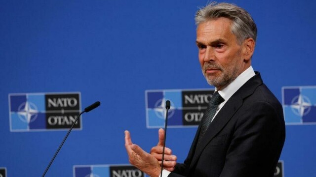 Nederlands statsminister Dick Schoof går av etter under ett år i jobben.