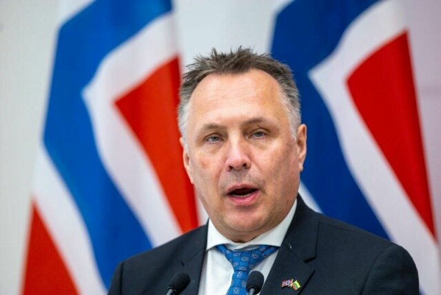 Forsvarsminister Tore O. Sandvik har foreløpig ikke kommentert saken.