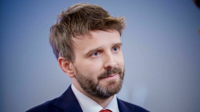Helse- og omsorgsminister Jan Christian Vestre (Ap) vil sikre at flere unge kommer ut i jobb.