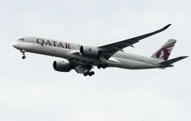 Passasjerer hevder at Qatar Airways-ansatte har stjålet verdisaker fra dem.