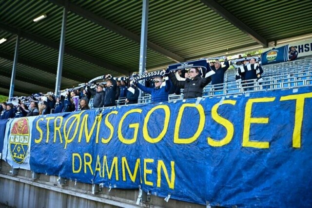 Strømsgodset-tilhengere under kampen mot Kristiansund sist helg.
