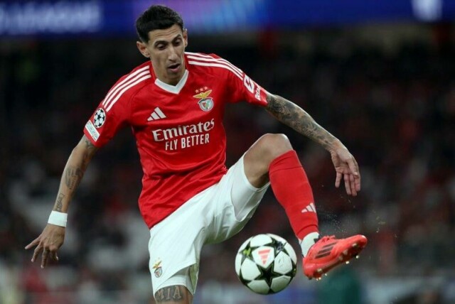 Benficas Angel Di Maria i kamp for Benfica mot Bologna i Champions League i Lisboa sist desember.
