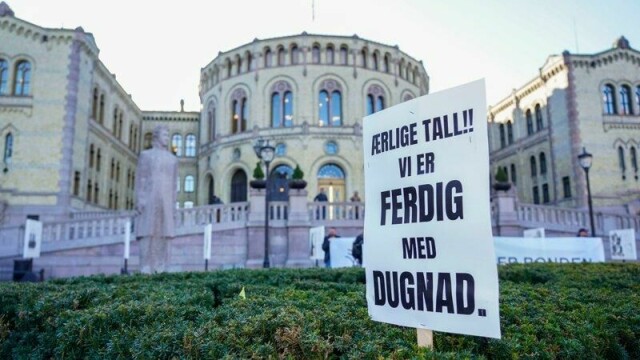 «Ærlige tall!» runget det fra demonstrerende bønder utenfor Stortinget. Forgjeves, skriver ABC Nyheters kommentator Thomas Vermes.