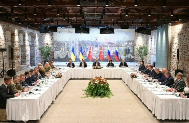 De russiske og ukrainske delegasjonene møttes i Istanbul i Tyrkia fredag 16. mai.