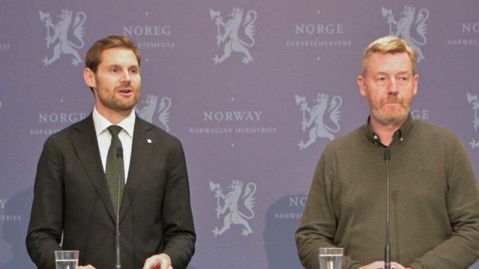 Mat- og landbruksminister Nils Kristen Sandtrøen og leder av Norges Bondelag, Bjørn Gimming på pressekonferansen om jordbruksoppgjøret. Mat- og landbruksminister Nils Kristen Sandtrøen og leder av Norges Bondelag, Bjørn Gimming på pressekonferansen om jordbruksoppgjøret. Foto: Annika Byrde / NTB