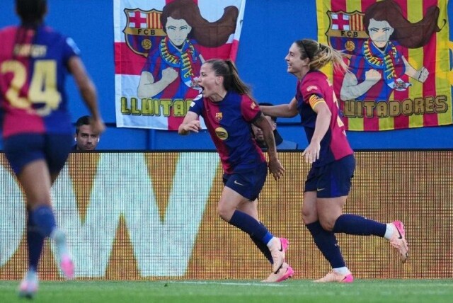 Claudia Pina jubler for scoring i Barcelonas 4-1-seier over Chelsea i mesterligaens semifinale.