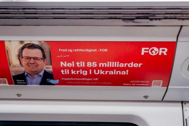 Reklameplakater til partiet Fred og rettferdighet (FOR) på T-banen i Oslo.