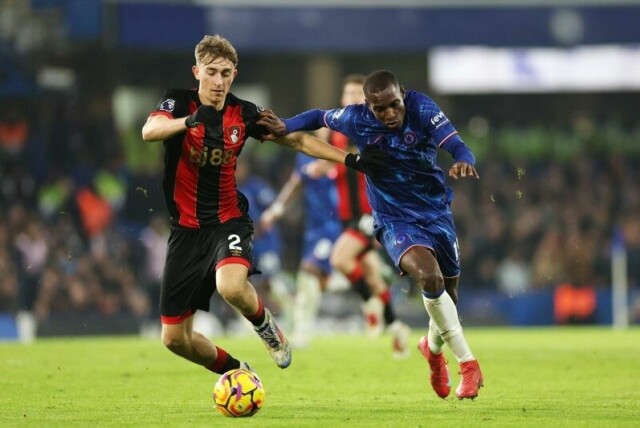 Dean Huijsen (t.v.) i aksjon for Bournemouth mot Chelsea.