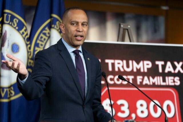 Lederen for demokratene i Representantenes hus, Hakeem Jeffries, tror ikke det er flertall i Kongressen for en militær intervensjon på Grønland.