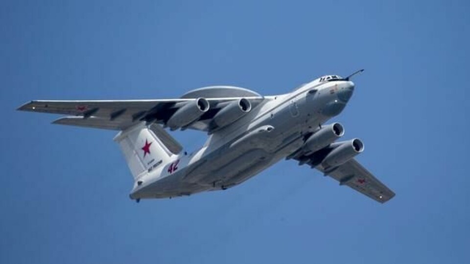 Et russisk Beriev A-50 luftbårent varslings- og kontrolltreningsfly fotografert over Den røde plass under en øvelse til militærparaden på Seiersdagen i Moskva 7. mai 2019. (AP Photo/Alexander Zemlianichenko, Pool, File) Et russisk Beriev A-50 luftbårent varslings- og kontrolltreningsfly fotografert over Den røde plass under en øvelse til militærparaden på Seiersdagen i Moskva 7. mai 2019. (AP Photo/Alexander Zemlianichenko, Pool, File) Foto: Alexander Zemlianichenko/NTB