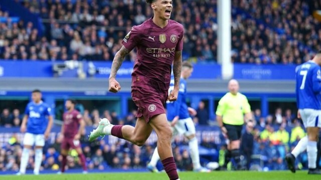 Nico O'Reilly reddet Manchester City.
