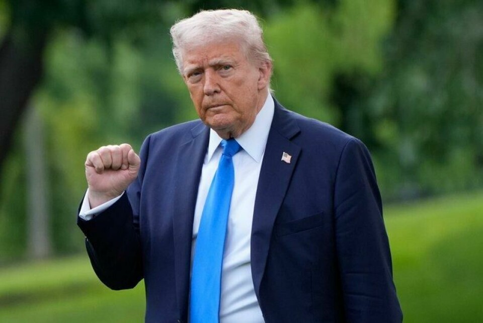 Donald Trump knytter neven slik han også gjør mot superstjerner som ytrer seg kritisk mot ham. F Donald Trump knytter neven slik han også gjør mot superstjerner som ytrer seg kritisk mot ham. F Foto: Alex Brandon/AP/NTB