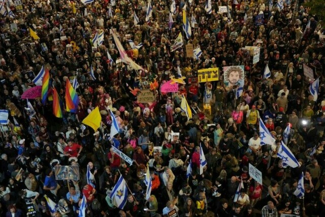 En demonstrasjon for gislenes løslatelse i Jerusalem.