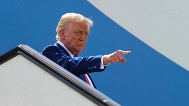 Donald Trump retter nå pekefingeren mot legemiddelindustrien.