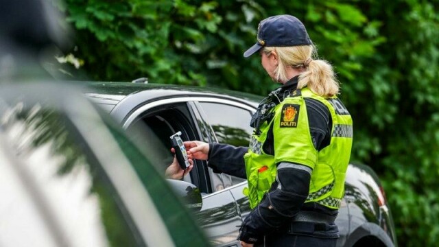 Politiet har kontrollert førere over hele landet morgenen etter 17. mai. Dette bildet er tatt ved en annen anlending.