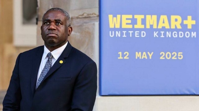 Utenriksminister David Lammy sier Storbritannia har stanset forhandlinger om en handelsavtale med Israel.