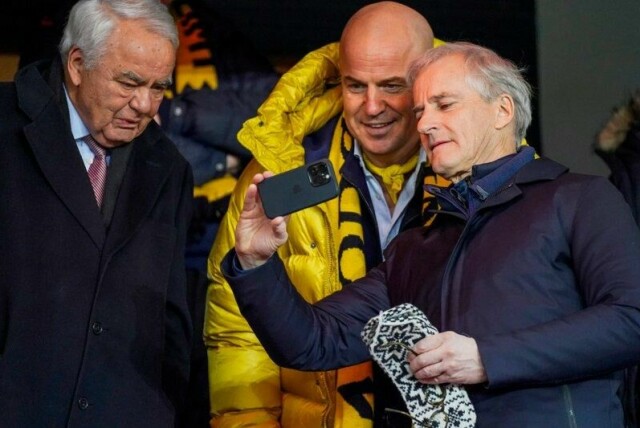 Statsminister Jonas Gahr Støre (Ap) følger ivrig med på fotball og var blant annet til stede på cupfinalen mellom Bodø/Glimt og Molde i 2023.