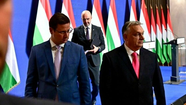 FILE PHOTO: Ungarns statsminister Viktor Orban med hans stabssjef Gergely Gulyas.