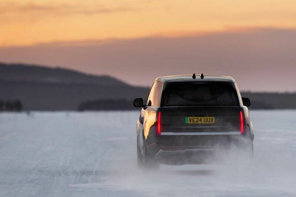 Range Rover Electric ser svært lik ut som en diesel- eller bensindrevet Range Rover. Bilen på bildet er en prototype, men Land Rover sier at produksjonsbilen blir svært lik. Range Rover Electric ser svært lik ut som en diesel- eller bensindrevet Range Rover. Bilen på bildet er en prototype, men Land Rover sier at produksjonsbilen blir svært lik. Foto: Nick Dimbleby / JLR
