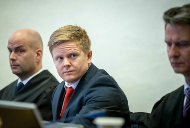 Politiadvokat Fredrik Borg Johannessen i Sør-Øst politidistrikt sier at den nå 17 år gamle mannen skal ha planlagt å ta livet av den innsatte utenfor fengselet.