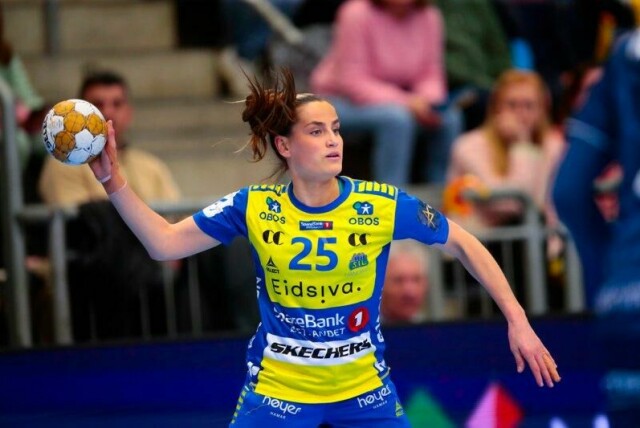 Anniken Obaidli og Storhamar herjet med Larvik i første semifinale i sluttspillet i håndball.