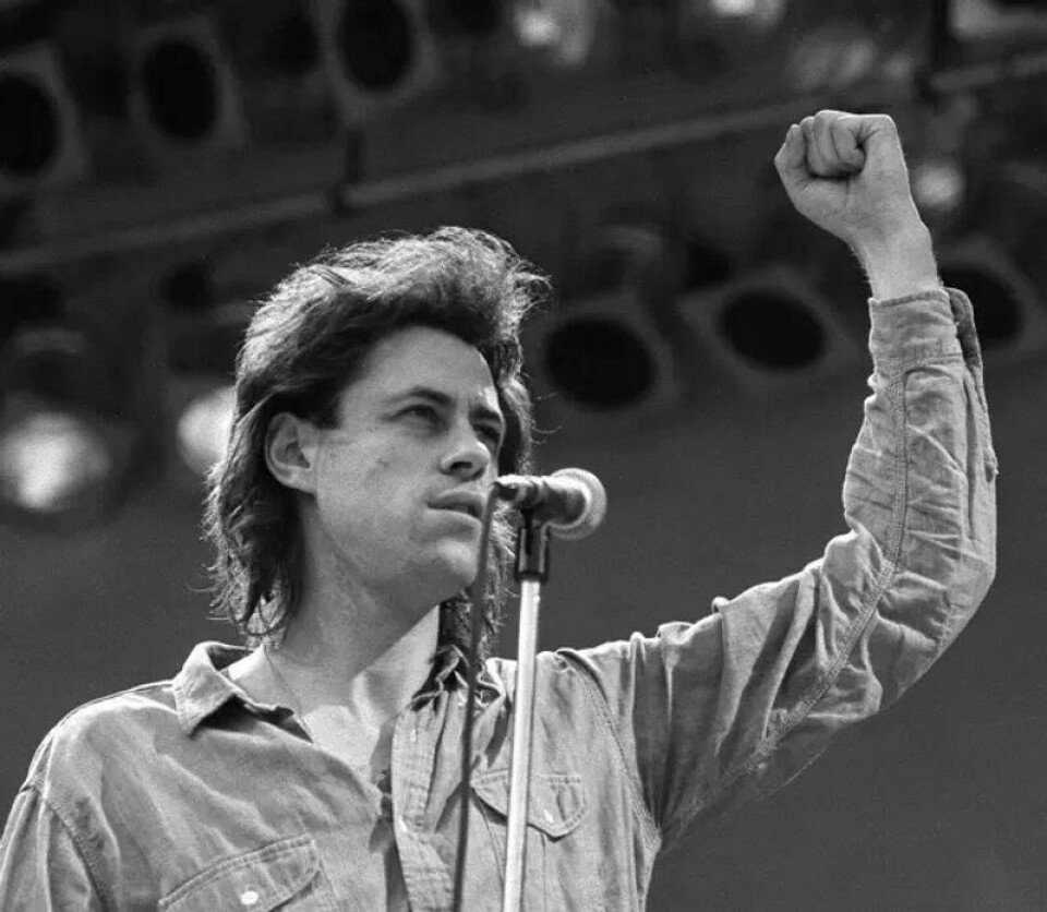 Bob Geldof under Live Aid i 1985. Bob Geldof under Live Aid i 1985. Foto: Joe Schaber / NTB