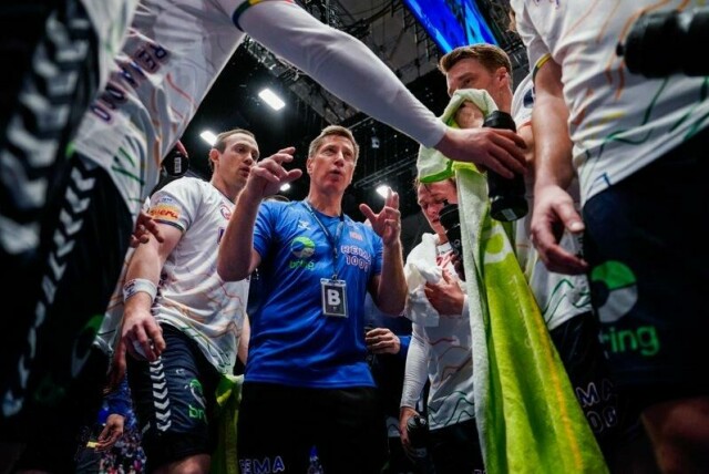 Norges landslagssjef Jonas Wille i en timeout under VM-kampen mot Portugal i januar.