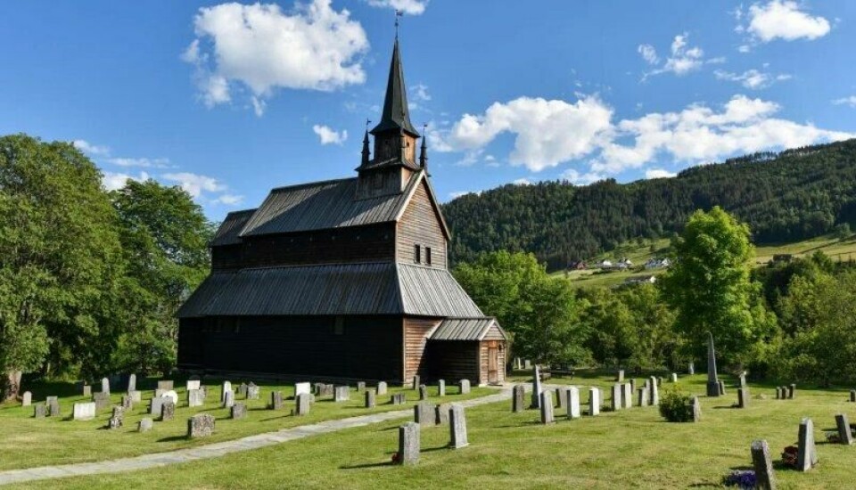 Kaupanger stavkirke skal ha det lengste kirkeskipet blant stavkirkene i Norge på 14 meter. Kaupanger stavkirke skal ha det lengste kirkeskipet blant stavkirkene i Norge på 14 meter. Foto: Tommy Larey / Shutterstock / NTB
