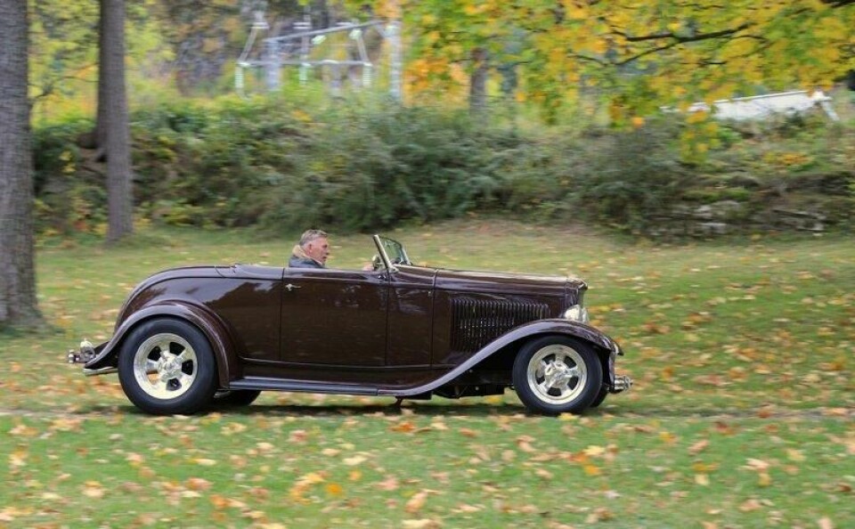 Med ti centimeter forlenget panser og understell gir det muligheter for å jobbe med litt bedre proporsjoner enn en original 1932 Ford V8. Med ti centimeter forlenget panser og understell gir det muligheter for å jobbe med litt bedre proporsjoner enn en original 1932 Ford V8. Foto: Ivar Engerud / Finansavisen