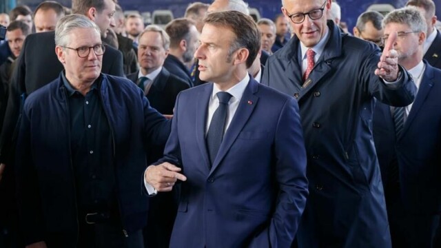 Frankrikes president Emmanuel Macron, Storbritannias statsminister Keir Starmer (t.v.) og Tysklands forbundskansler Friedrich Merz i Ukrainas hovedstad Kyiv i helgen.