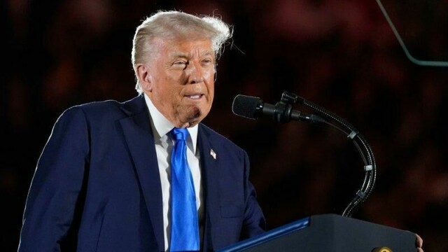 President Donald Trump vil fortsatt ikke utelukke bruk av militærmakt for å sikre amerikansk eierskap til Grønland.