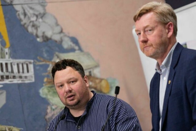 Leder av Norges Bondelag, Bjørn Gimming (t.h.) og leder av Norsk Bonde- og Småbrukarlag, Tor Jacob Solberg, konstaterer at det er stor avstand mellom partene.
