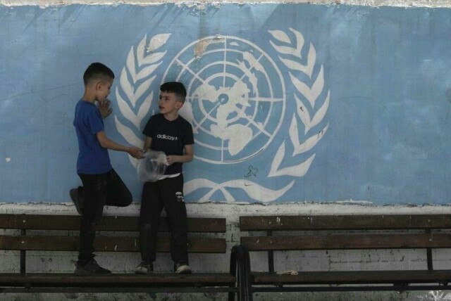 To små gutter ved en Unrwa-drevet skole i flyktningleiren Shuafat i Øst-Jerusalem.