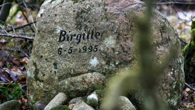 Minnesteinen på stedet der Birgitte Tengs ble funnet drept i mai 1995.