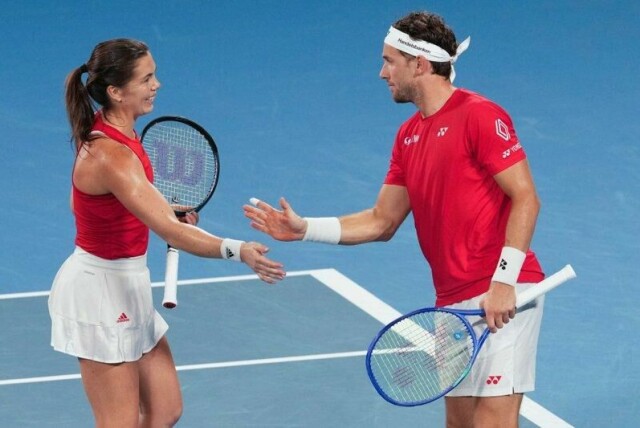 Ulrikke Eikeri skal i aksjon i Roland-Garros i dag. Her fra mixed double-kampen mot Polen i United Cup i desember.